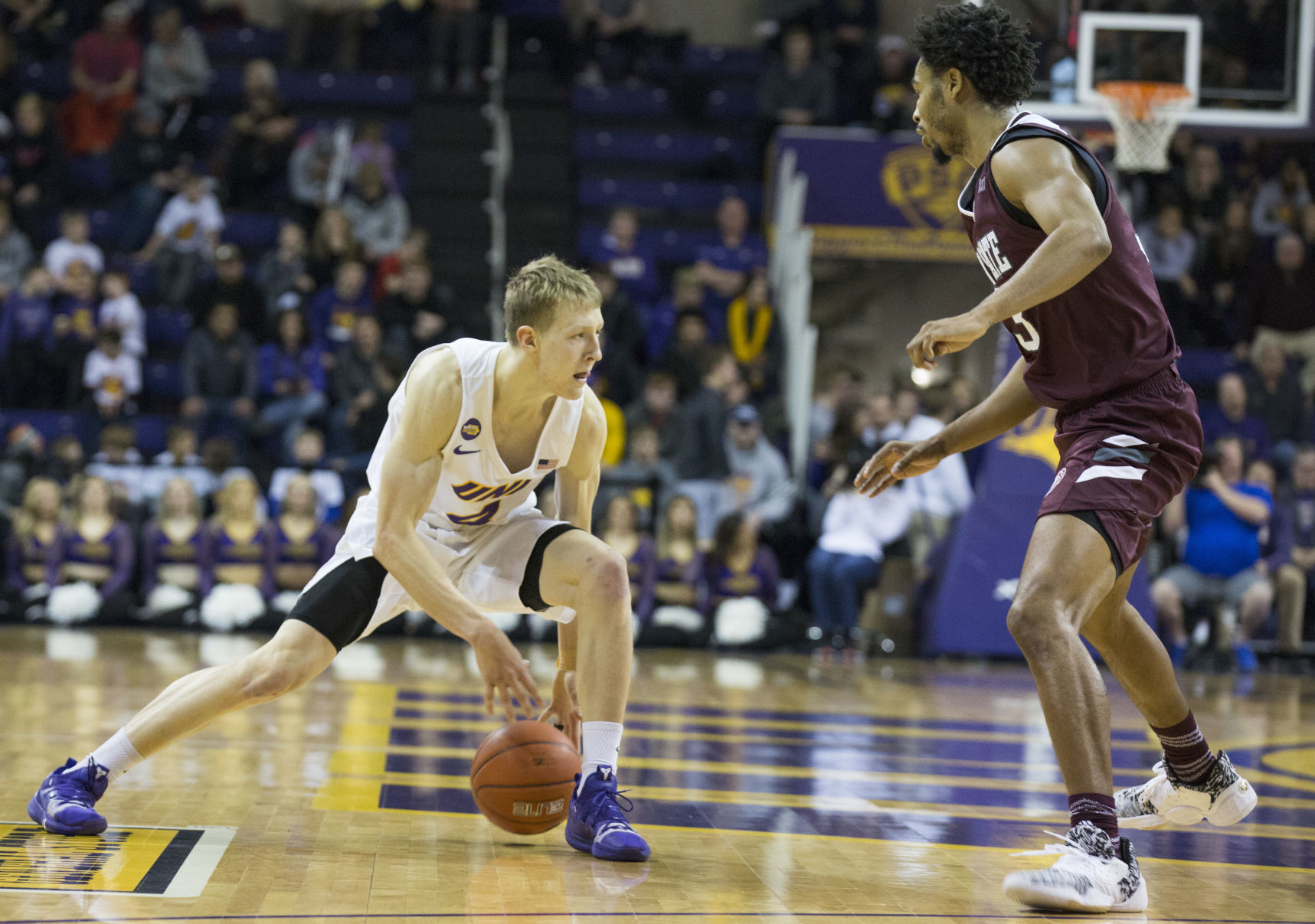 012920kw-uni-basketball-01